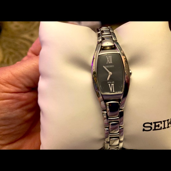 NWT Women’s Seiko silver watch